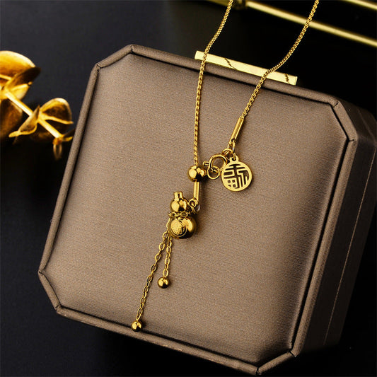 Necklace in grey octagonal jewellery box 