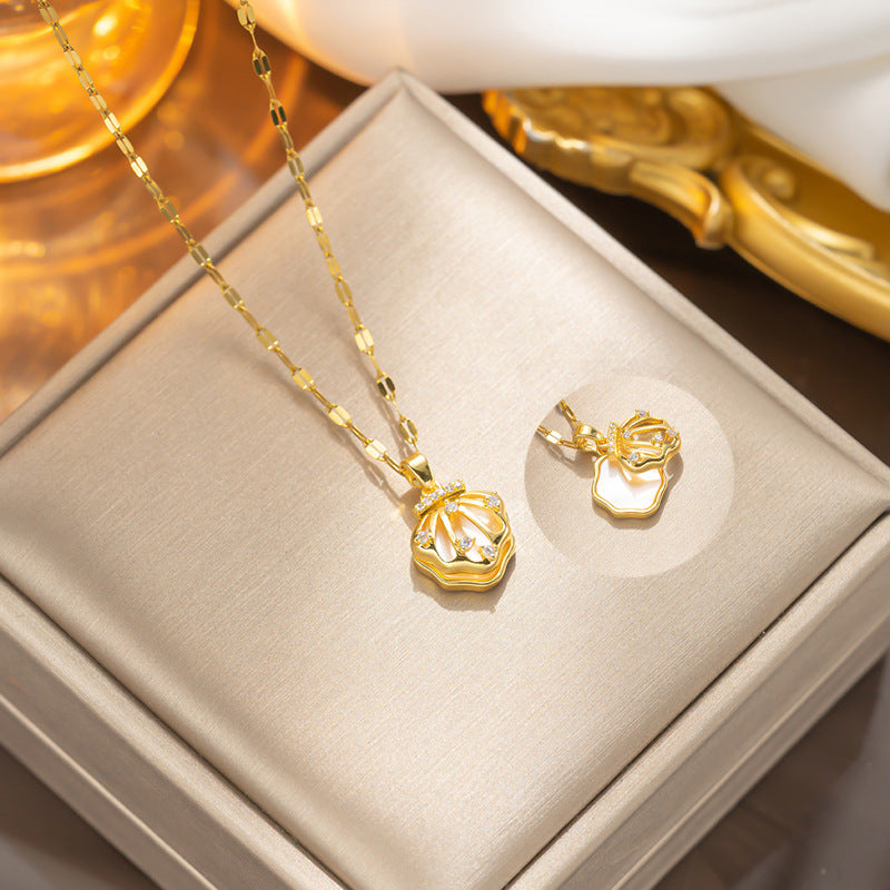 Gold in jewellery box