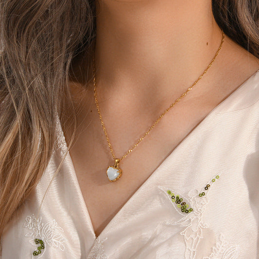 Heart stone pendant Necklaces