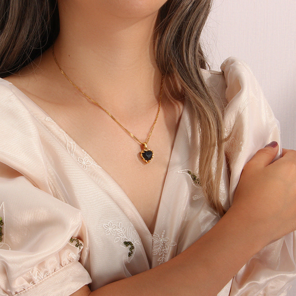 Heart stone pendant Necklaces